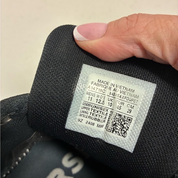 Converse Black and White Sneakers with Brown Sole - Picture 4 of 8